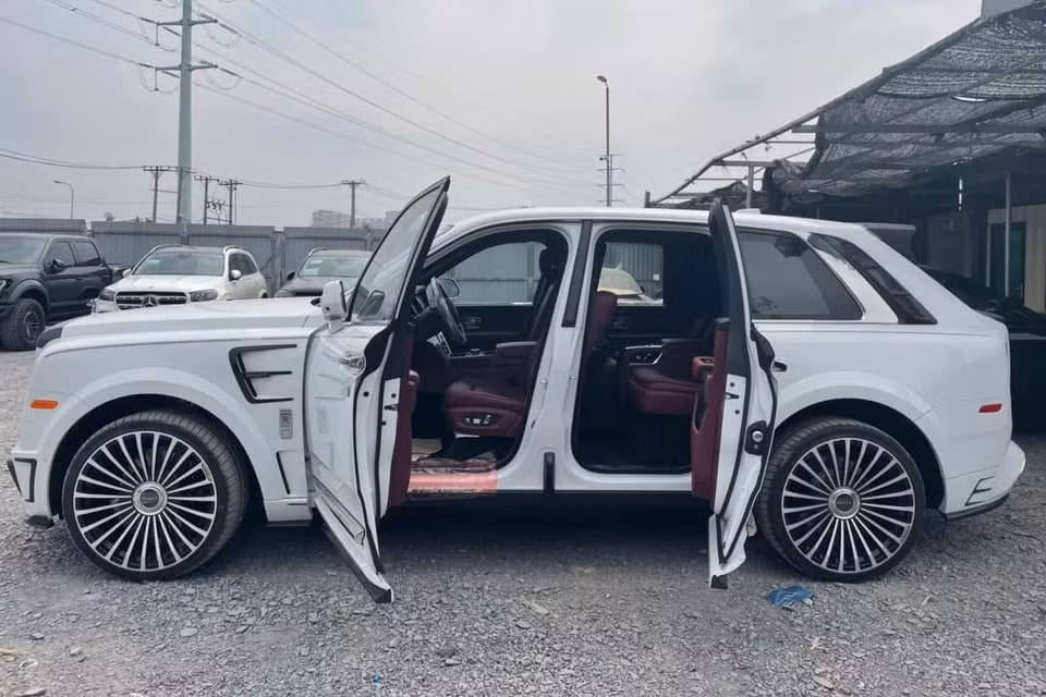 suv sieu sang rolls royce cullinan do mansory dau tien ve viet nam hinh 4