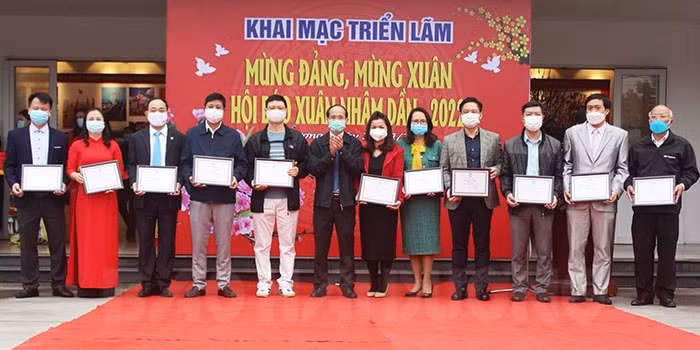hai duong khai mac trien lam mung dang mung xuan va hoi bao xuan nham dan 2022 hinh 1