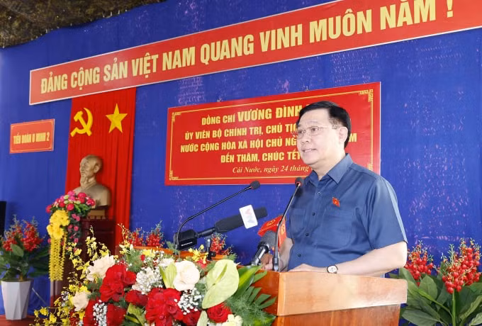 chu tich quoc hoi tham chuc tet tai tieu doan u minh 2 don vi 2 lan duoc phong tang anh hung llvtnd hinh 1