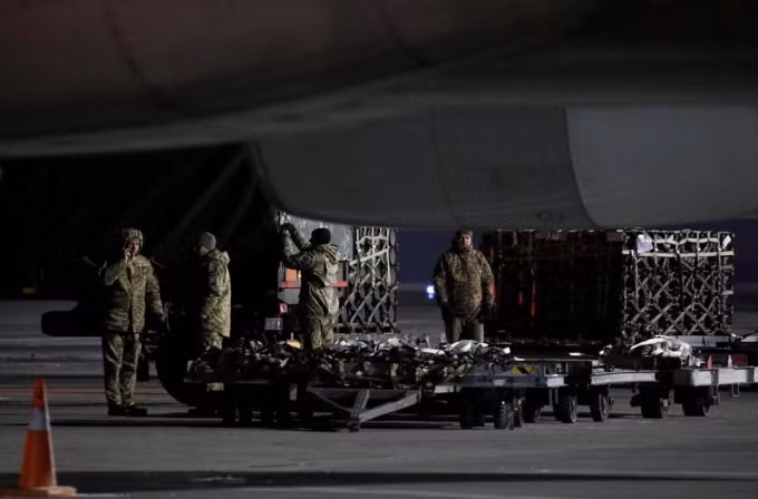 nato tim loi thoat ngoai giao cho cuoc khung hoang ukraine hinh 2