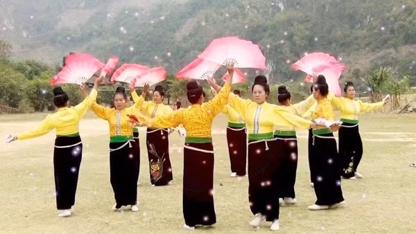 nghe thuat xoe ket noi cong dong the hien ban sac dan toc thai hinh 3