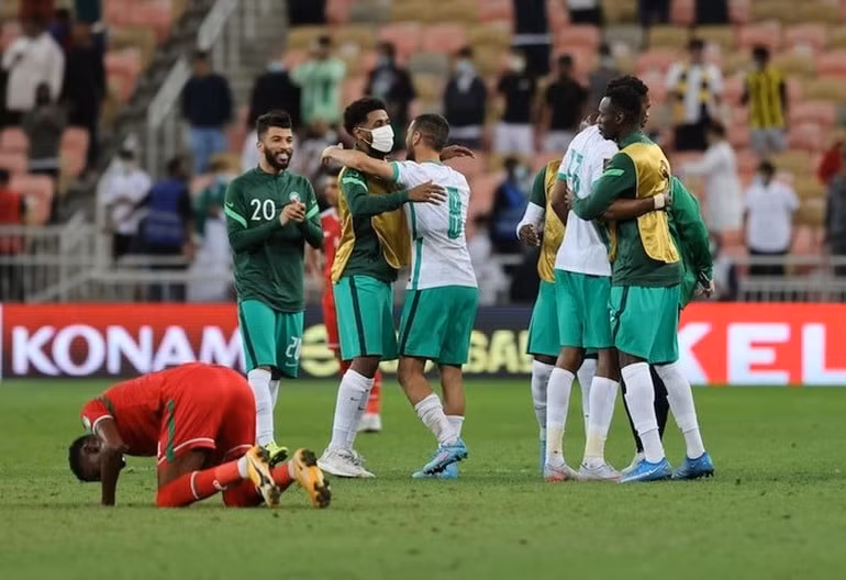 danh bai oman saudi arabia cham mot tay vao vck world cup 2022 hinh 4