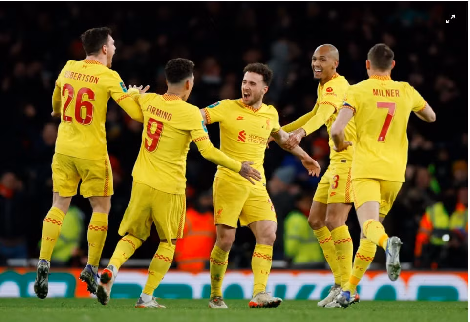diogo jota lap cu dup liverpool ha dep arsenal de vao chung ket league cup hinh 1
