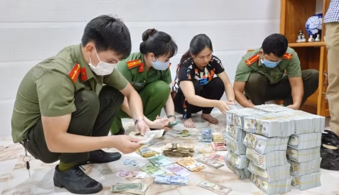 khoi to 6 doi tuong trong duong day mua ban vang lau o an giang hinh 4