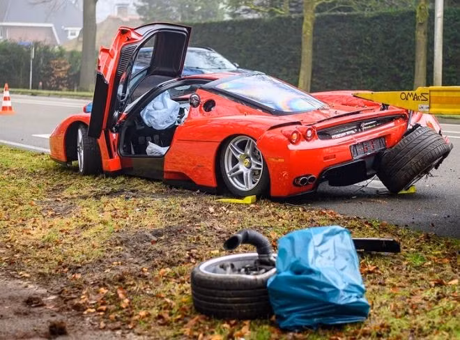 sieu xe hang hiem ferrari enzo hu hong nang sau tai nan hinh 2