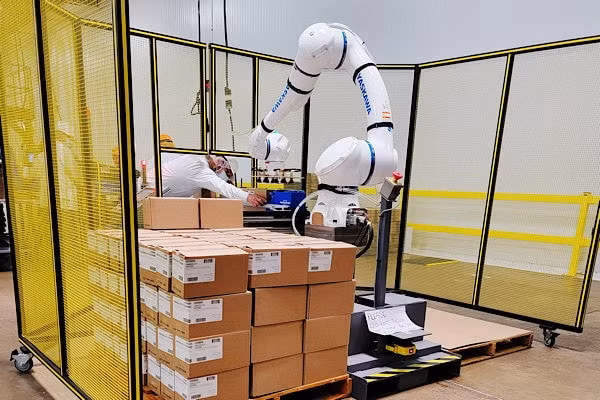 thue robot lam viec dang dan tro thanh xu huong chi phi re hon ca thue nguoi that hinh 1