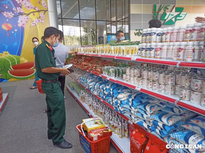 nu benh nhan ung thu bat khoc khi duoc di sieu thi mini tet 0 dong hinh 11