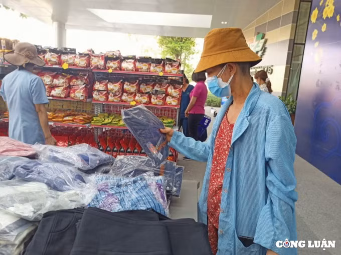 nu benh nhan ung thu bat khoc khi duoc di sieu thi mini tet 0 dong hinh 2