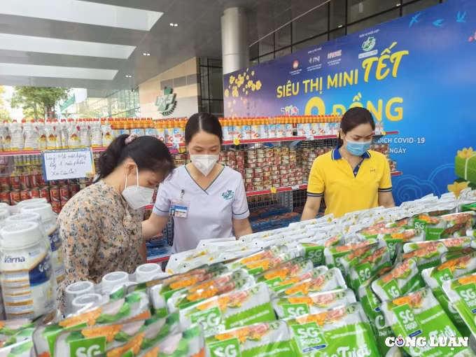nu benh nhan ung thu bat khoc khi duoc di sieu thi mini tet 0 dong hinh 10