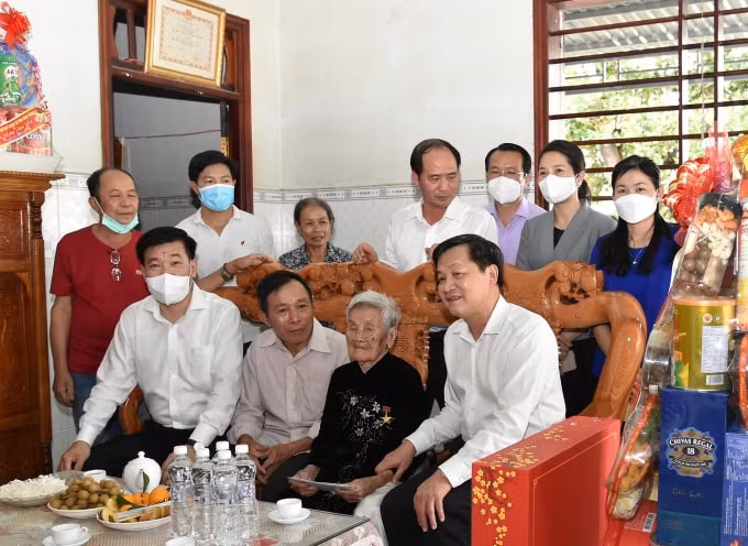 pho thu tuong le minh khai tham chuc tet tai tinh binh phuoc hinh 1