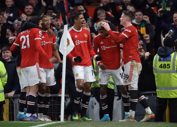 man utd lot top 4 premier league bang ban thang phut bu gio hinh 6