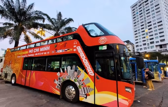 de xuat tiep tuc thi diem hoat dong xe buyt 2 tang du lich hinh 1