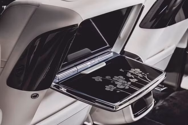 kham pha mau xe rolls royce phantom orchid duoc lay chu de tu hoa phong lan hinh 4
