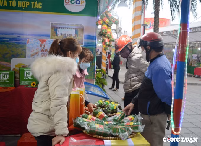 phong phu cac mat hang tai hoi cho san pham ocop va dac san ha tinh hinh 4