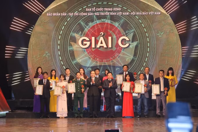 bieu duong su co gang vuot bac cua doi ngu nguoi lam bao voi su nghiep doi moi cua dang dat nuoc dan toc hinh 5
