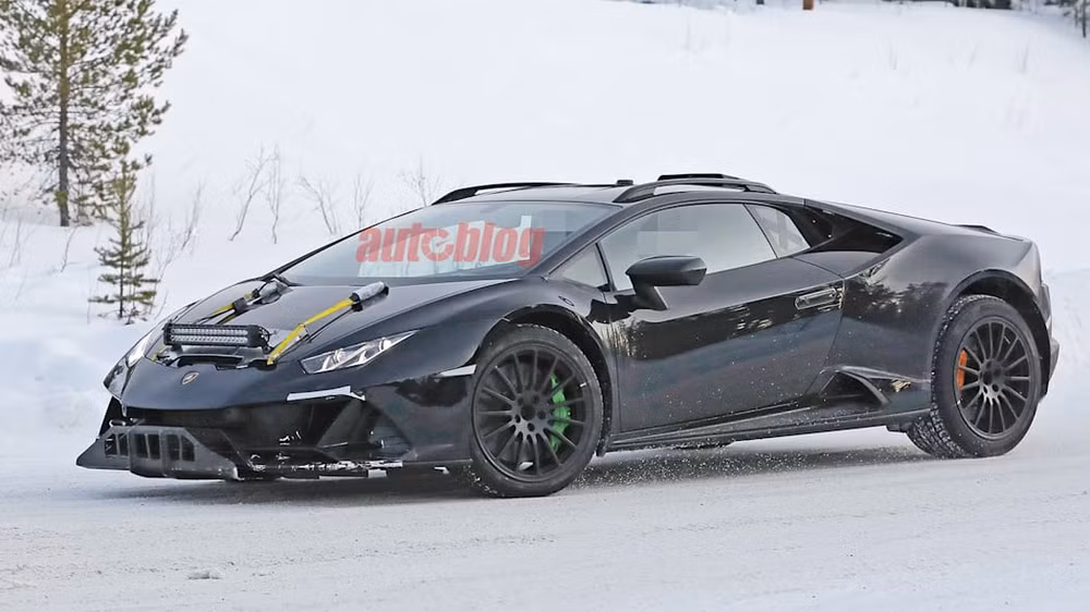 lo dien hinh anh lamborghini huracan sterrato dang chay thu nghiem tren duong tuyet hinh 2