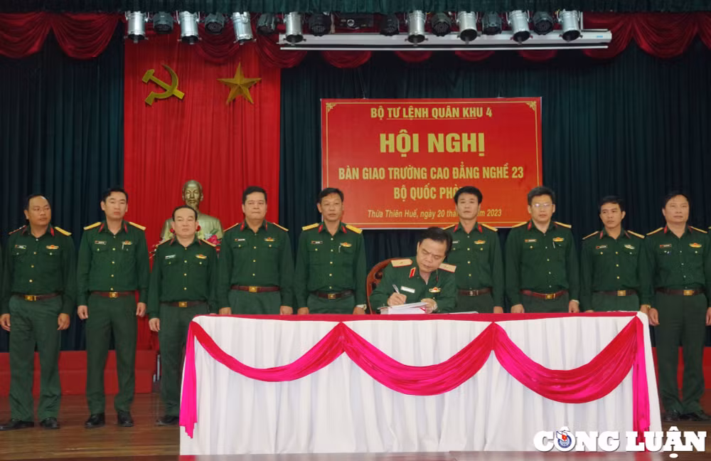 bo quoc phong cong bo quyet dinh giai the truong cao dang nghe so 23 hinh 1