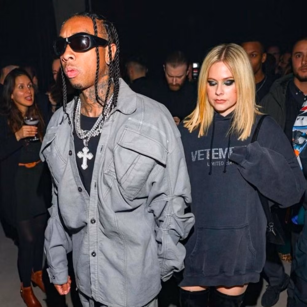 ban trai goc viet tang vong co sieu dac biet cho avril lavigne hinh 1