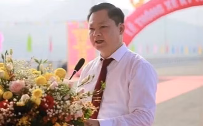 de nghi xem xet thi hanh ky luat giam doc so giao thong van tai hoa binh hinh 1