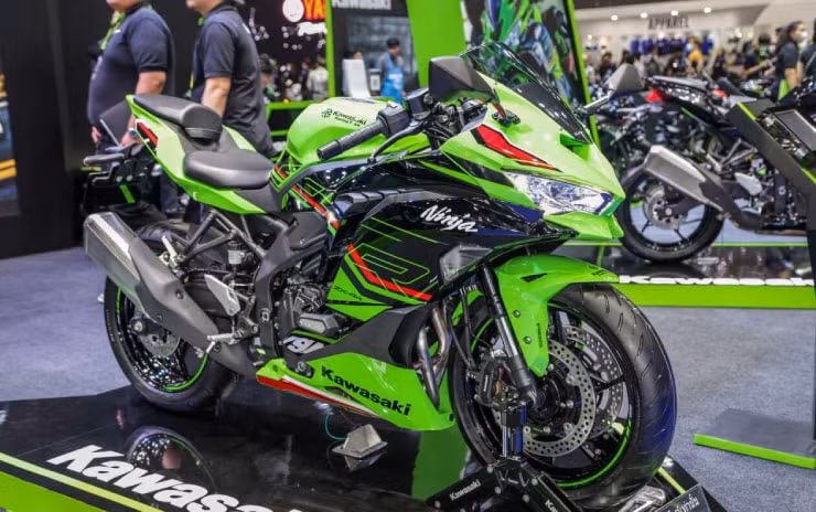quai vat ech xanh 2023 kawasaki zx 4r trinh lang gia tu hon 2208 trieu dong hinh 2