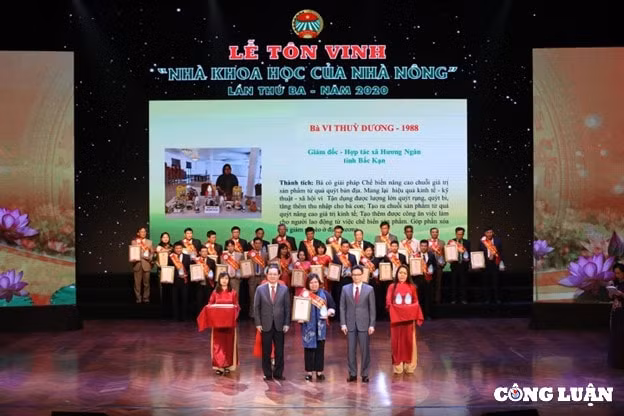 nu giam doc hop tac xa dan toc nung khoi nghiep tu san vat que huong hinh 3