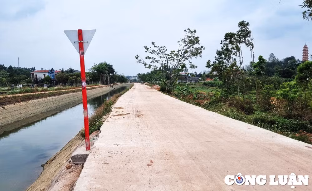 lang giang bac giang nha thau thi cong cau tha con duong vua lam xong da hong hinh 1