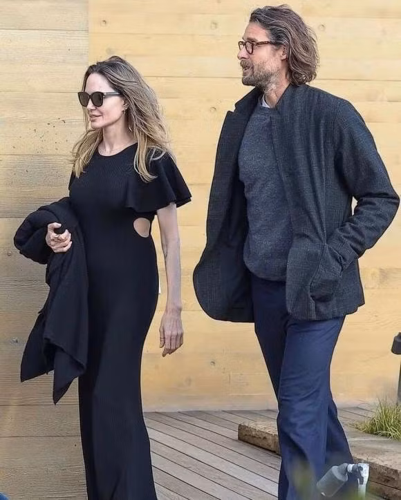 angelina jolie di an trua cung ty phu kem 3 tuoi day tin don co tinh moi hinh 1