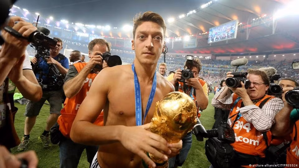 tien ve mesut ozil giai nghe sau 17 nam thi dau chuyen nghiep hinh 3