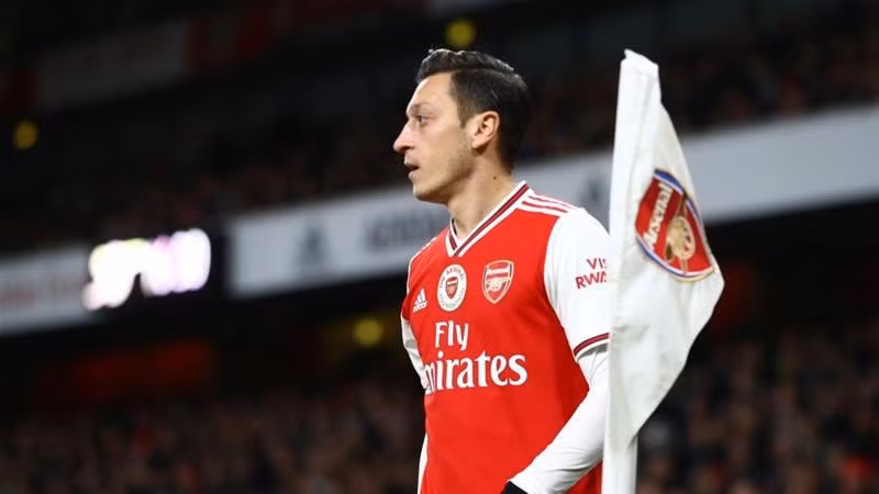 tien ve mesut ozil giai nghe sau 17 nam thi dau chuyen nghiep hinh 2