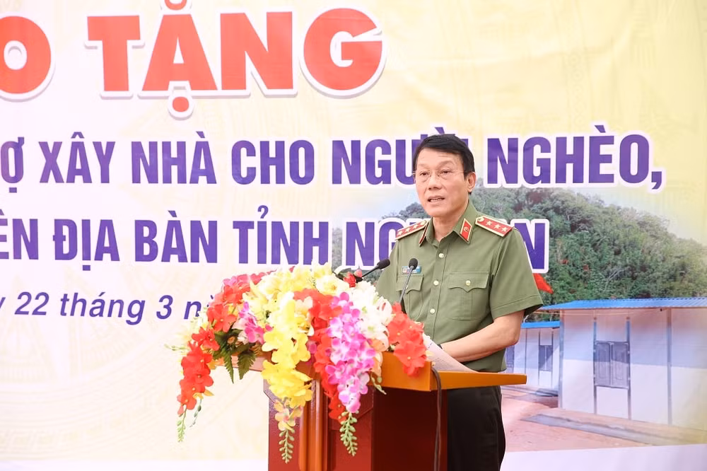 bo cong an ban giao nha tinh nghia tang ho ngheo ho kho khan tai nghe an hinh 2