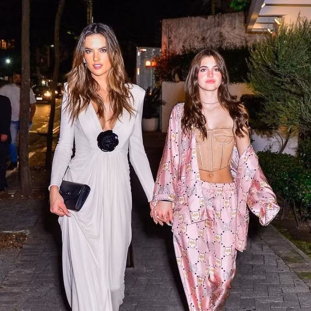 con gai 15 tuoi cua alessandra ambrosio khien fan lac loi hinh 3