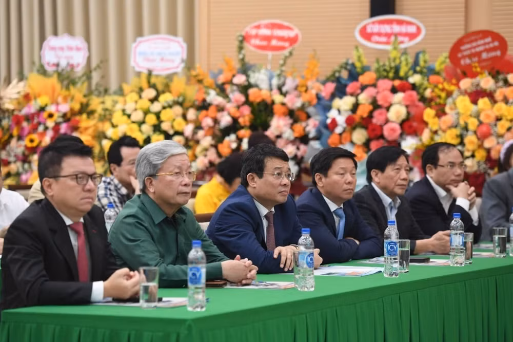 bao xay dung ky niem 25 nam xuat ban so bao dau tien hinh 2