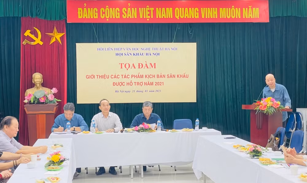 toa dam nghe thuat tim dau ra cho kich ban san khau hinh 1