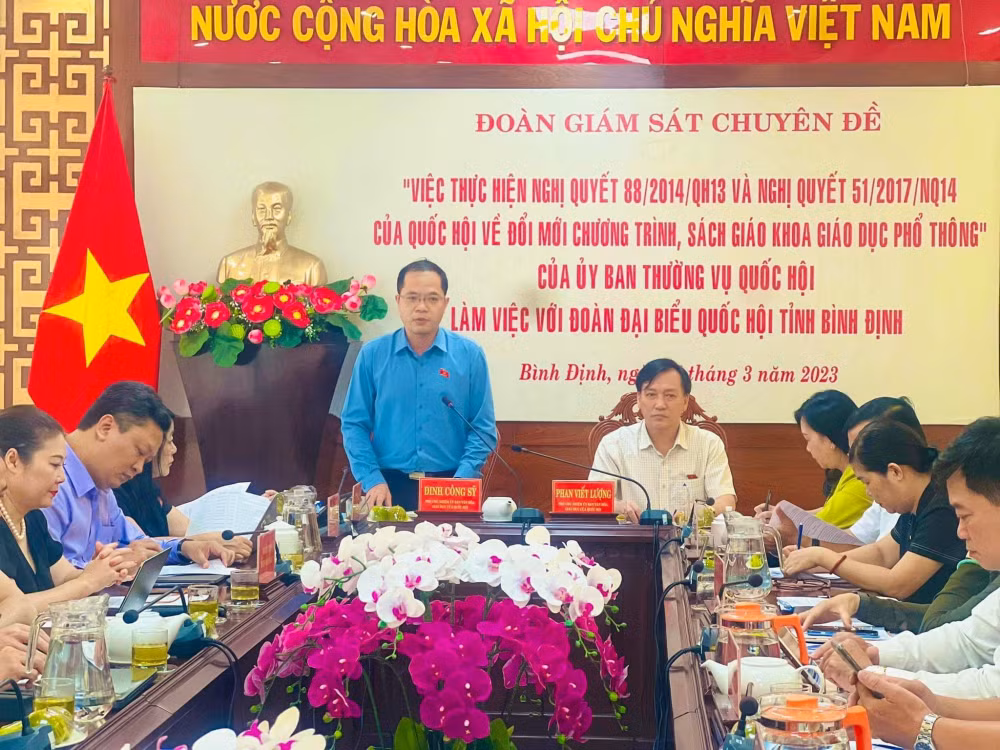 can co chinh sach ho tro gia sach giao khoa cho hoc sinh ngheo can ngheo vung dan toc thieu so hinh 2
