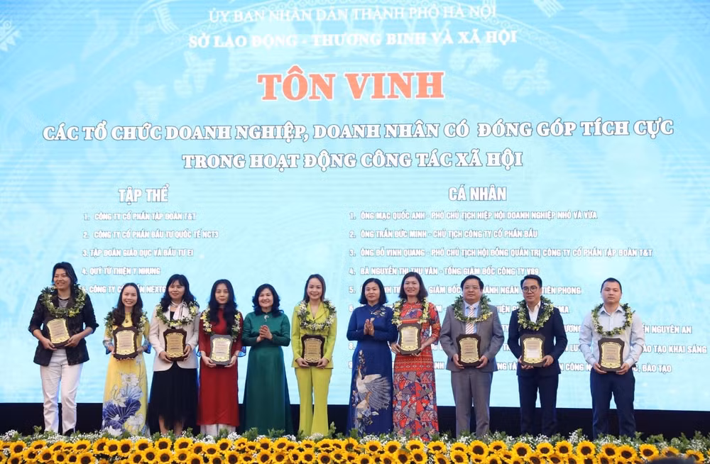 tt group ung ho 2 ty dong ho tro tre em co hoan canh kho khan hinh 2