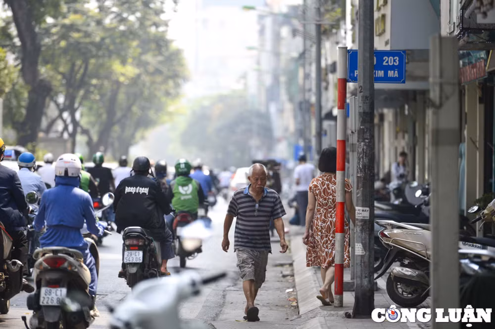 via he sau khi ke vach nguoi dan van khong co loi di khi 1 ben la xe may 1 ben la cot dien hinh 6