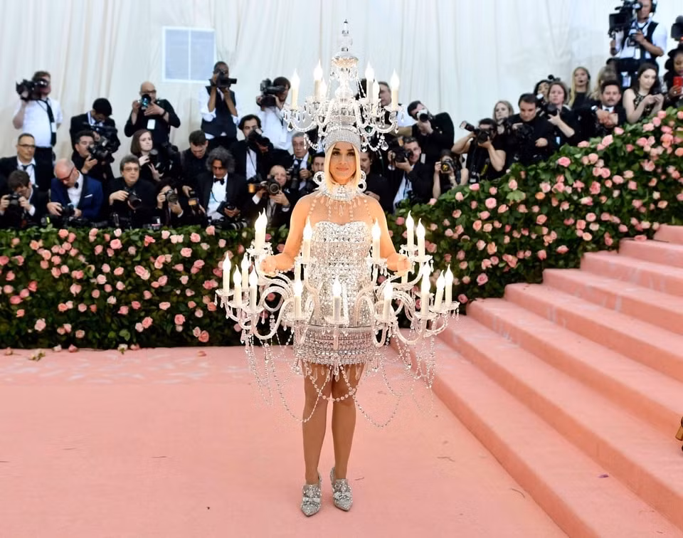 nhung thiet ke doc dao cua jeremy scott trong 10 nam gan bo voi moschino hinh 2