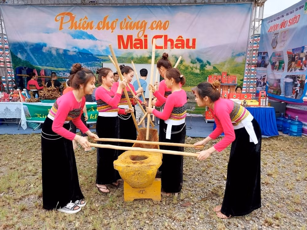 hoa binh tap trung cho du lich phat trien hinh 3