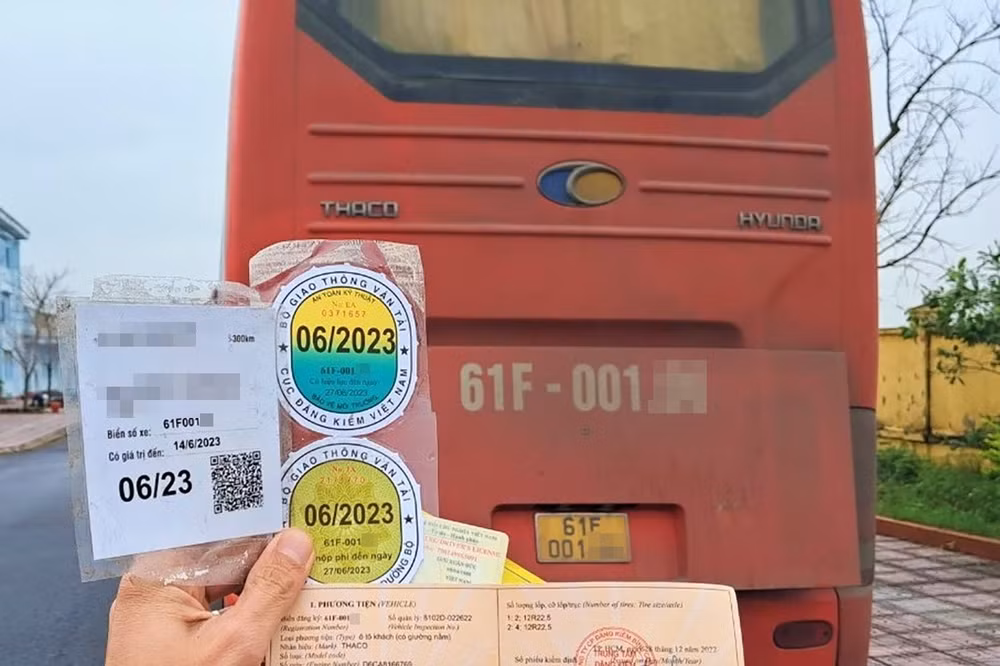 bao dong tinh trang lai xe dung tem dang kiem gia hinh 3