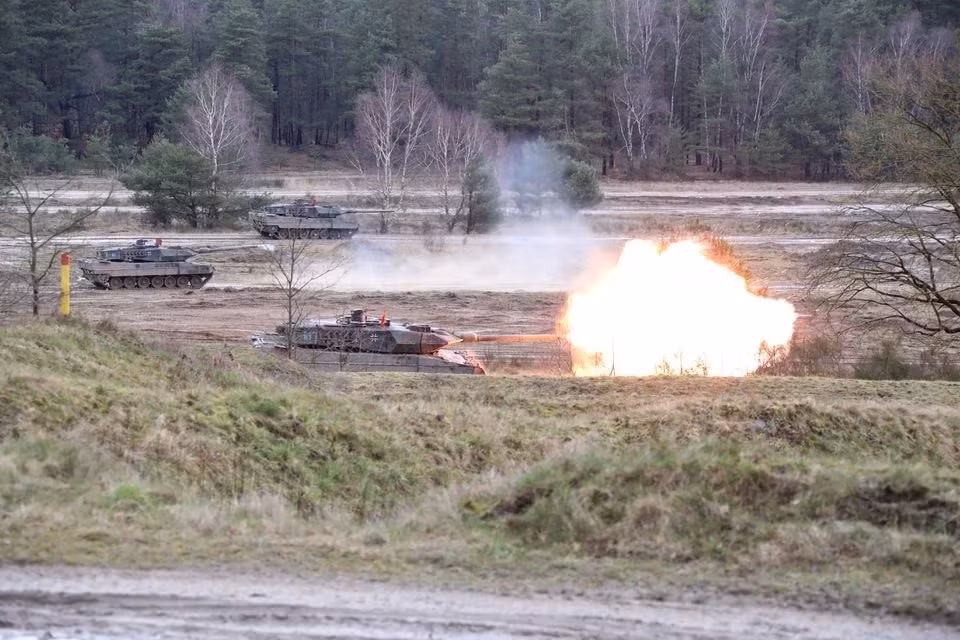 xe tang leopard 2 cua duc da toi ukraine hinh 1