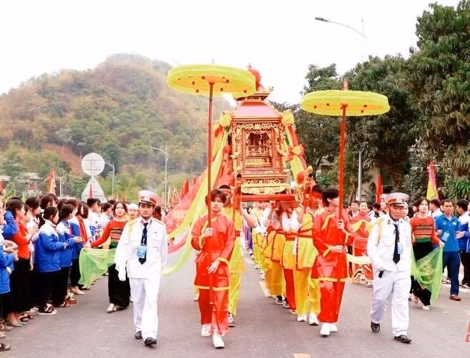 quan hoa don nhan di san van hoa phi vat the quoc gia le hoi muong ca da hinh 2