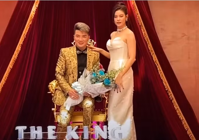 ca si dam vinh hung noi gi truoc tranh cai tu xung vua ngoi ngai vang hinh 2