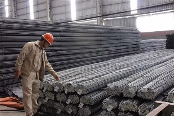 Giá thép xây dựng trong nước đã tăng mạnh khoảng 40% kể từ đầu năm 2021