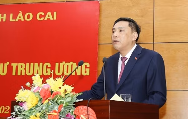 Ông Hoàng Giang phát biểu nhận nhiệm vụ. Ảnh: Báo Lào Cai