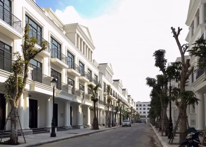 Nhà liền kề, biệt thự tại TP.HCM yếu cả cung lẫn cầu.