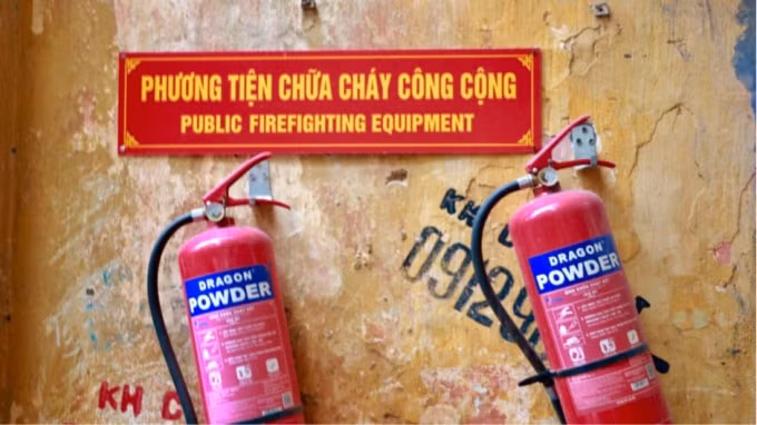 Phương tiện chữa cháy công cộng luôn được đặt ở các ngõ đề phòng hỏa hoạn.
