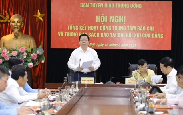 Bí thư Trung ương Đảng, Trưởng ban Tuyên giáo Trung ương Nguyễn Trọng Nghĩa chủ trì Hội nghị.