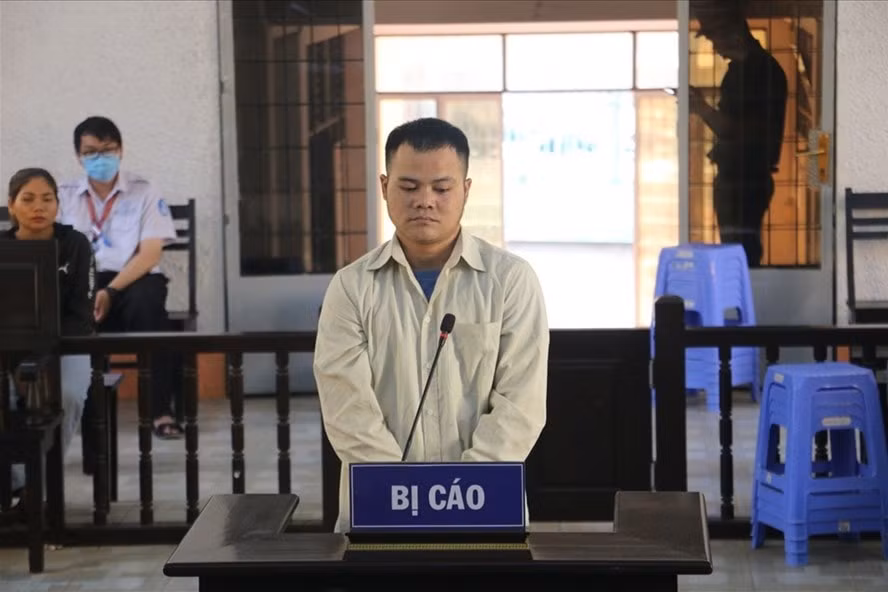 Bị cáo Y Hoang Niê tại phiên toà xét xử sơ thẩm. Ảnh: laodong.vn