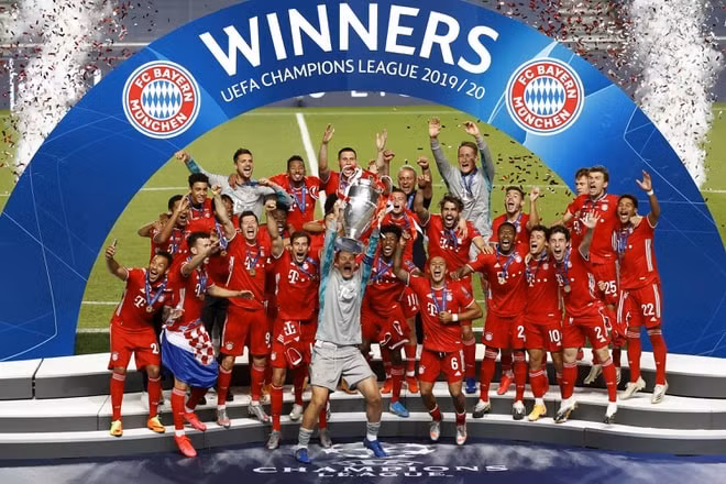 HLV Hansi Flick giúp Bayern Munich giành cú ăn ba mùa giải trước. Ảnh: Reuters