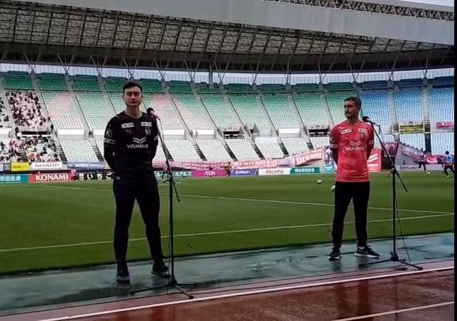 Thủ thành Đặng Văn Lâm ra mắt trước hàng nghìn cổ động viên của Cerezo Osaka. Ảnh: internet